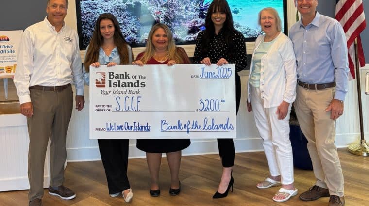 Caption: (l-r) Bank of the Islands bankers David Lowden, Cloie Heinan, Heather Harrison, and Kelsey Hamilton with winner Karen Storjohann and SCCF CEO James Evans.