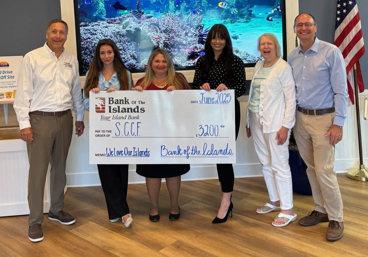 Caption: (l-r) Bank of the Islands bankers David Lowden, Cloie Heinan, Heather Harrison, and Kelsey Hamilton with winner Karen Storjohann and SCCF CEO James Evans.